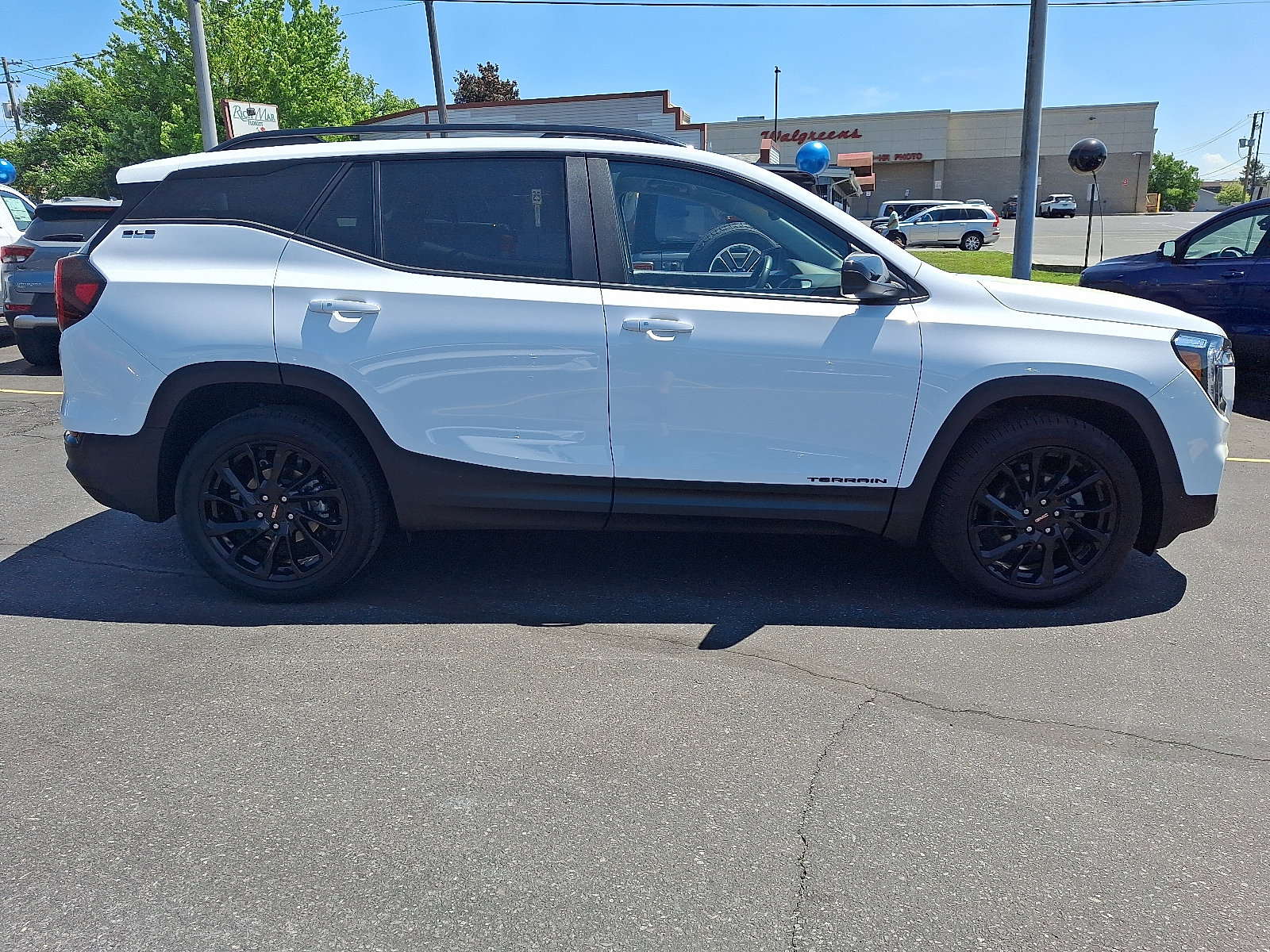 Used 2023 GMC Terrain SLE w/ Elevation Edition AWD/4WD image 6