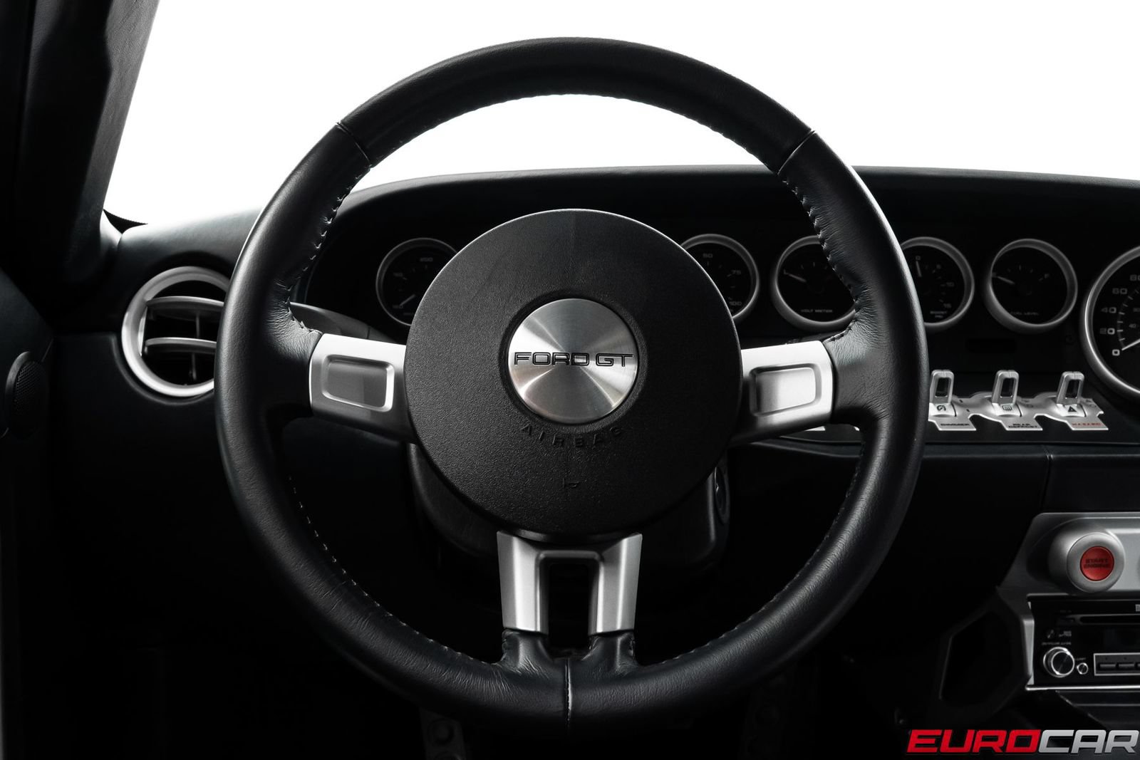 Used 2005 Ford GT RWD image 30