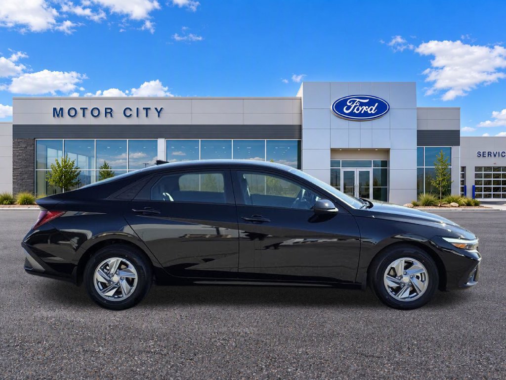 Used 2026 Hyundai Elantra SE FWD image 11