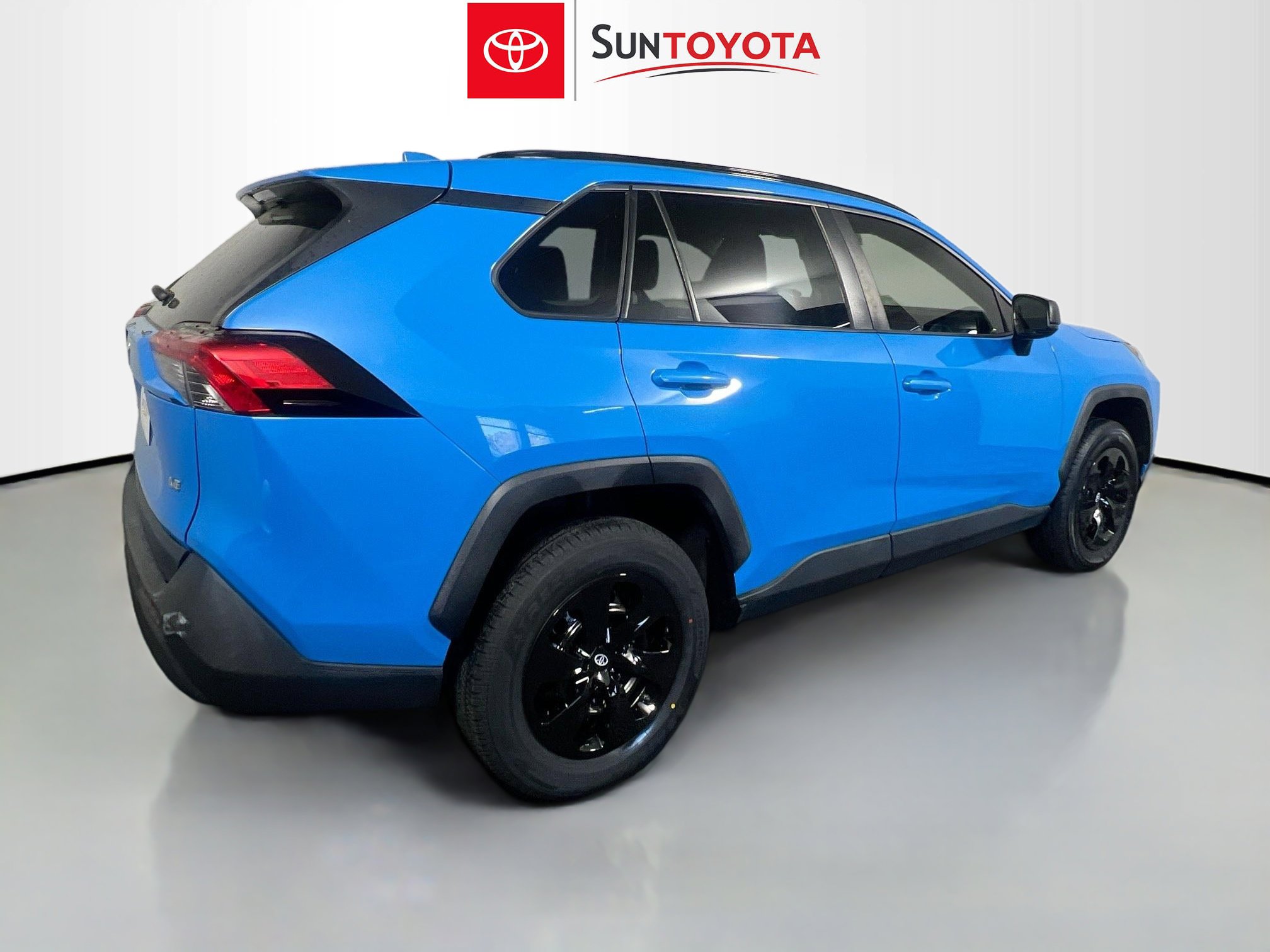 Used 2020 Toyota RAV4 LE image 4