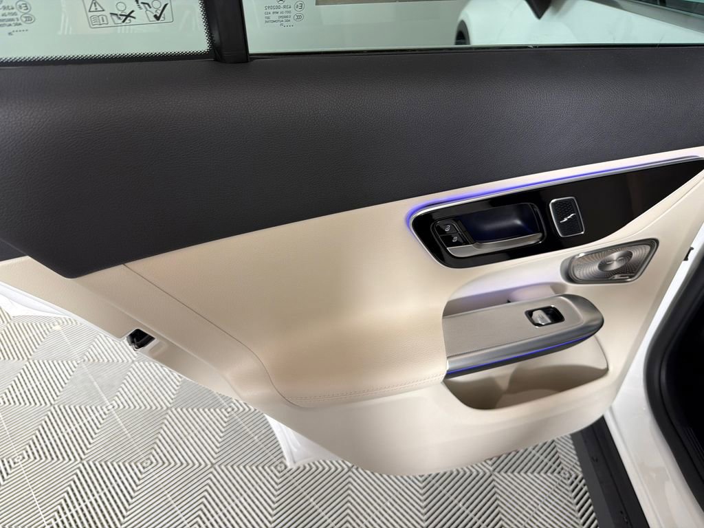 Used 2025 Mercedes-Benz GLC 300 image 23
