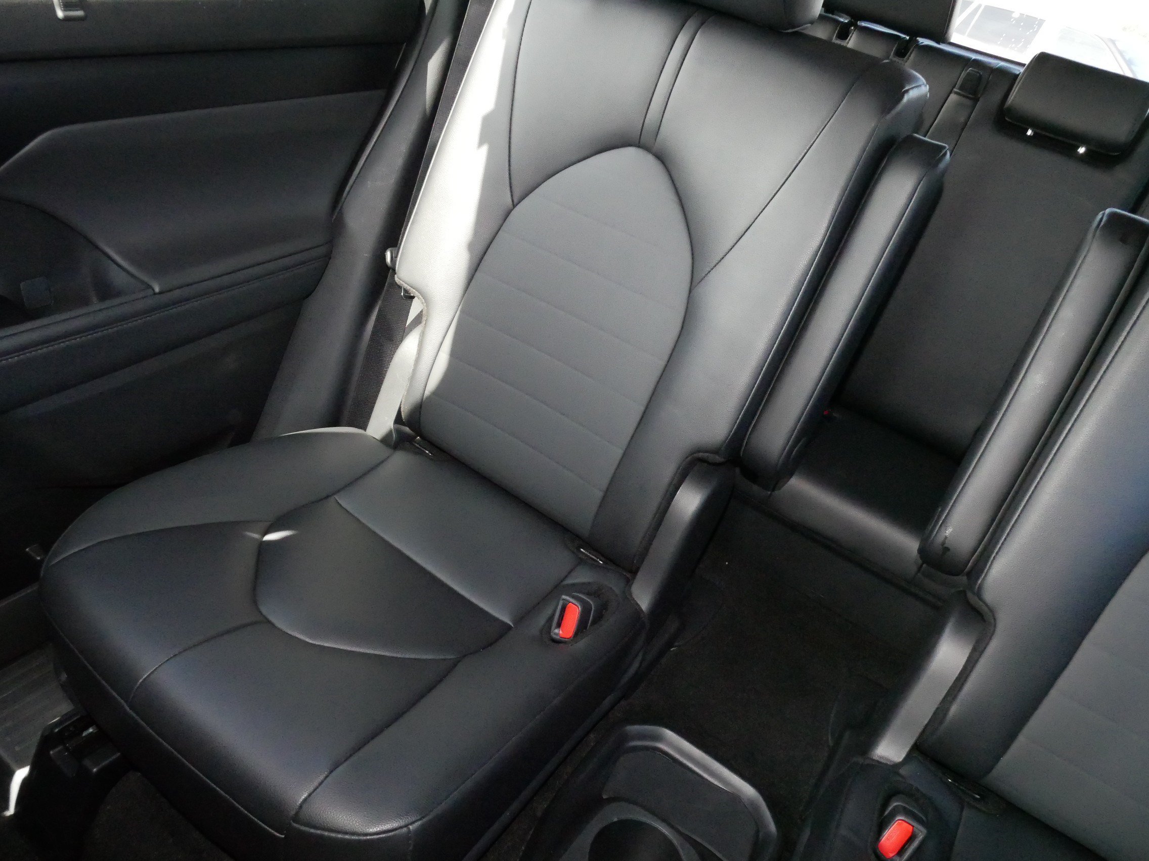 Used 2025 Toyota Highlander XLE AWD/4WD image 12