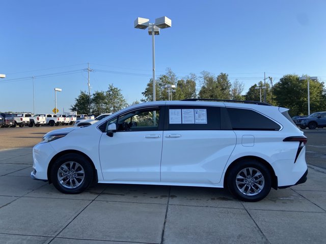 Used 2023 Toyota Sienna LE FWD image 7