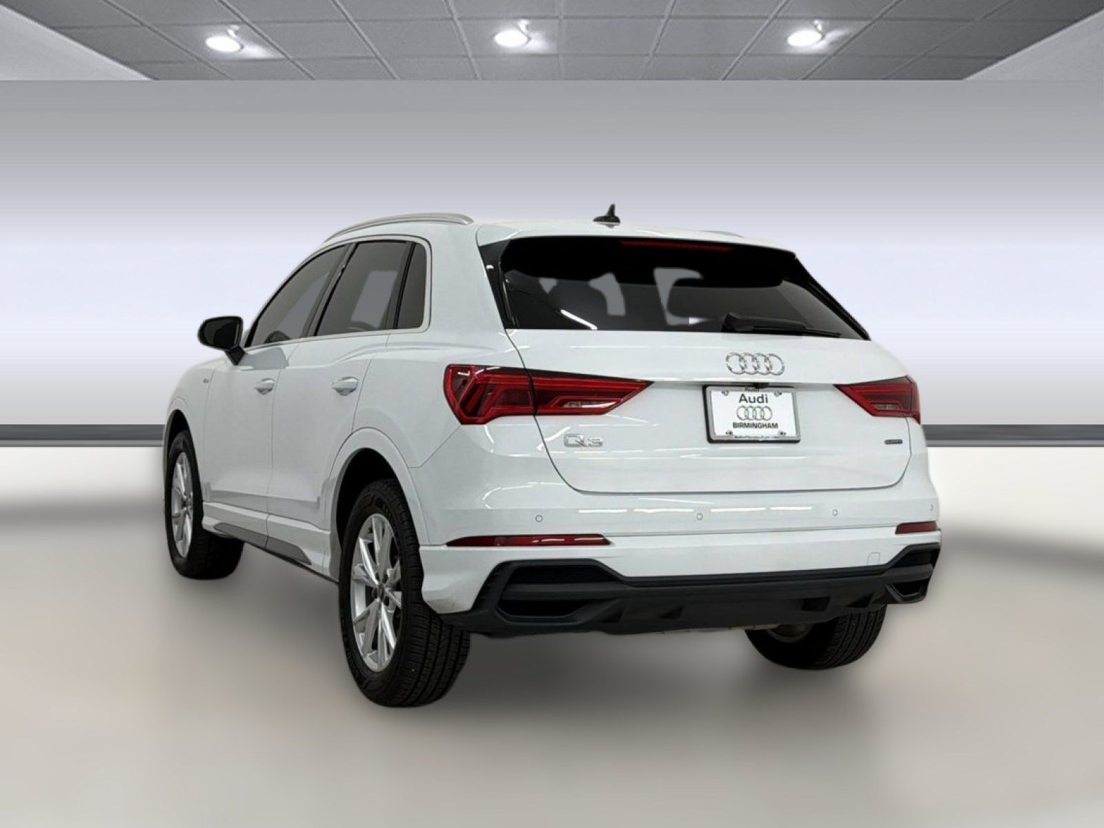 Used 2023 Audi Q3 2.0T Premium Plus w/ Premium Plus Package AWD/4WD image 3