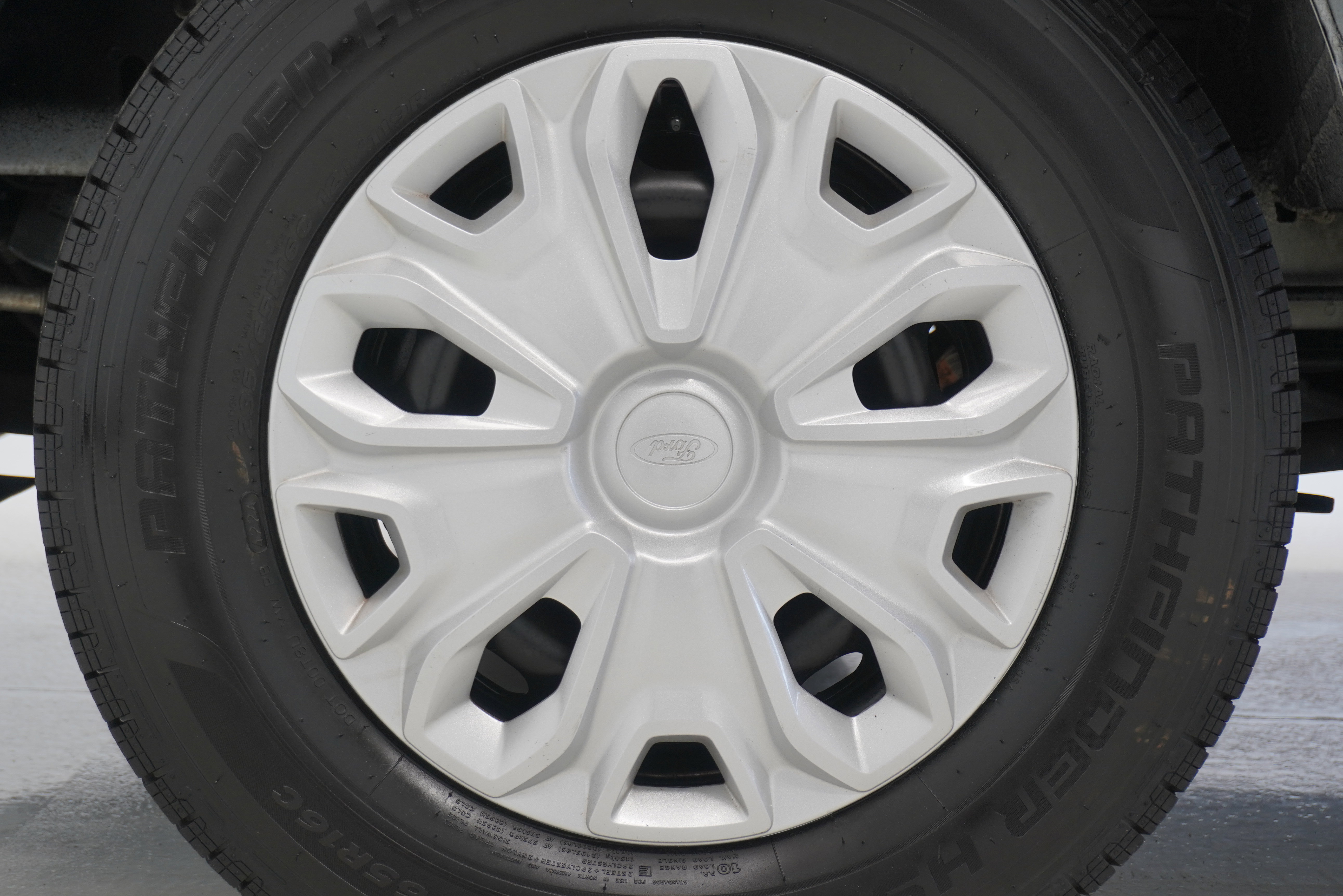 Used 2018 Ford Transit 150 XLT RWD image 19
