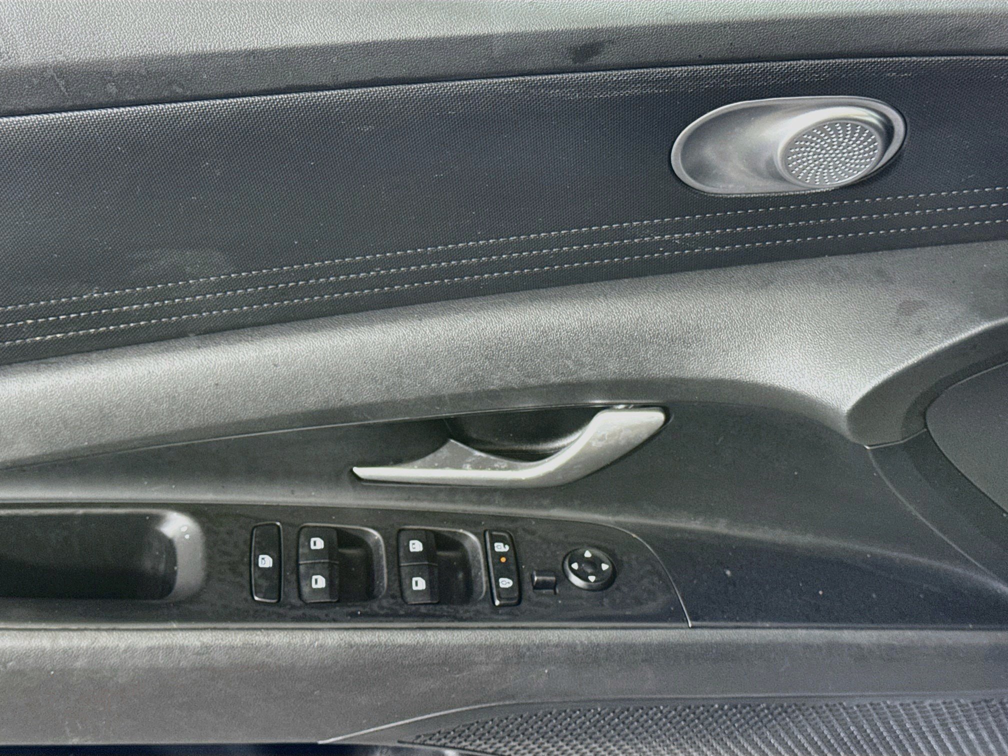 Used 2025 Hyundai Elantra SE FWD image 23