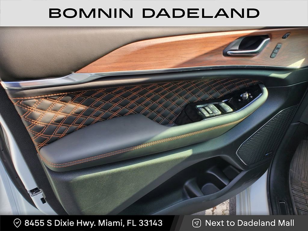 Used 2025 Jeep Grand Cherokee L Summit image 15