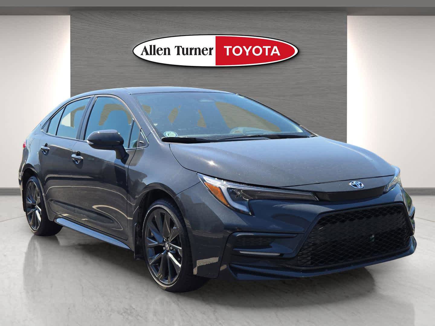 Used 2025 Toyota Corolla SE FWD image 1