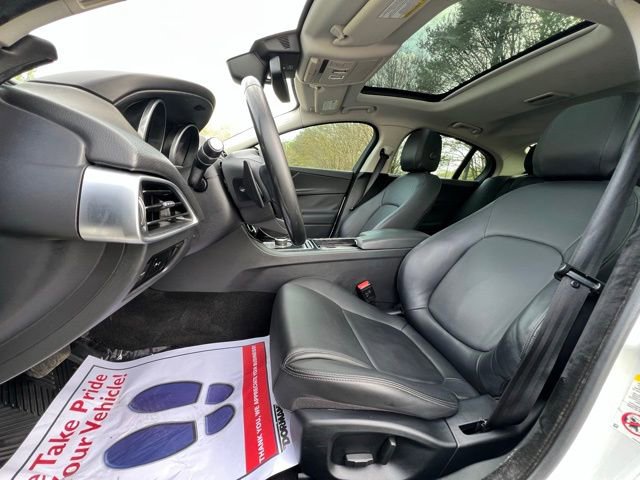 Used 2018 Jaguar XE image 41