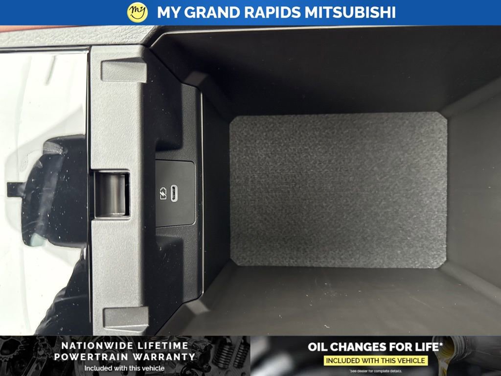 New 2026 Mitsubishi Outlander SEL image 29