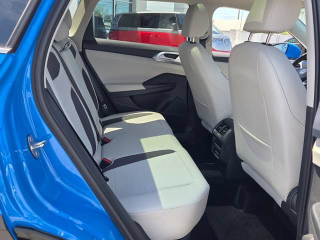 New 2026 Volkswagen Taos SE FWD image 15