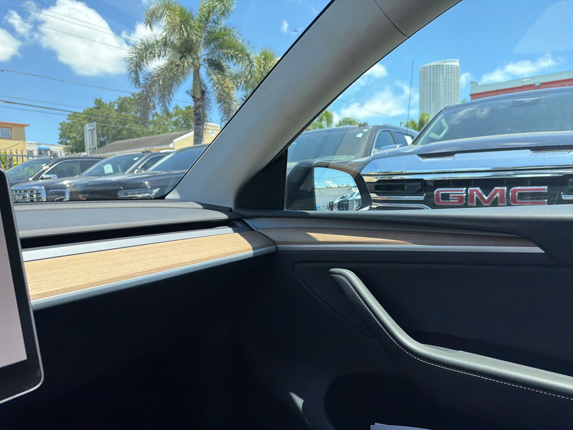 Used 2024 Tesla Model Y Long Range AWD/4WD image 25