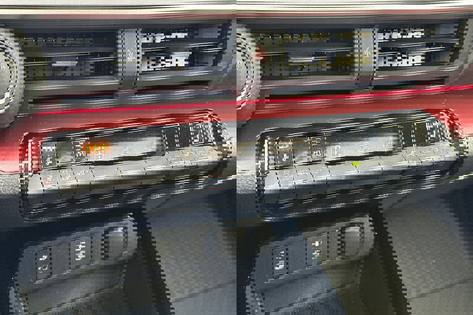 Used 2025 Toyota Prius SE image 20