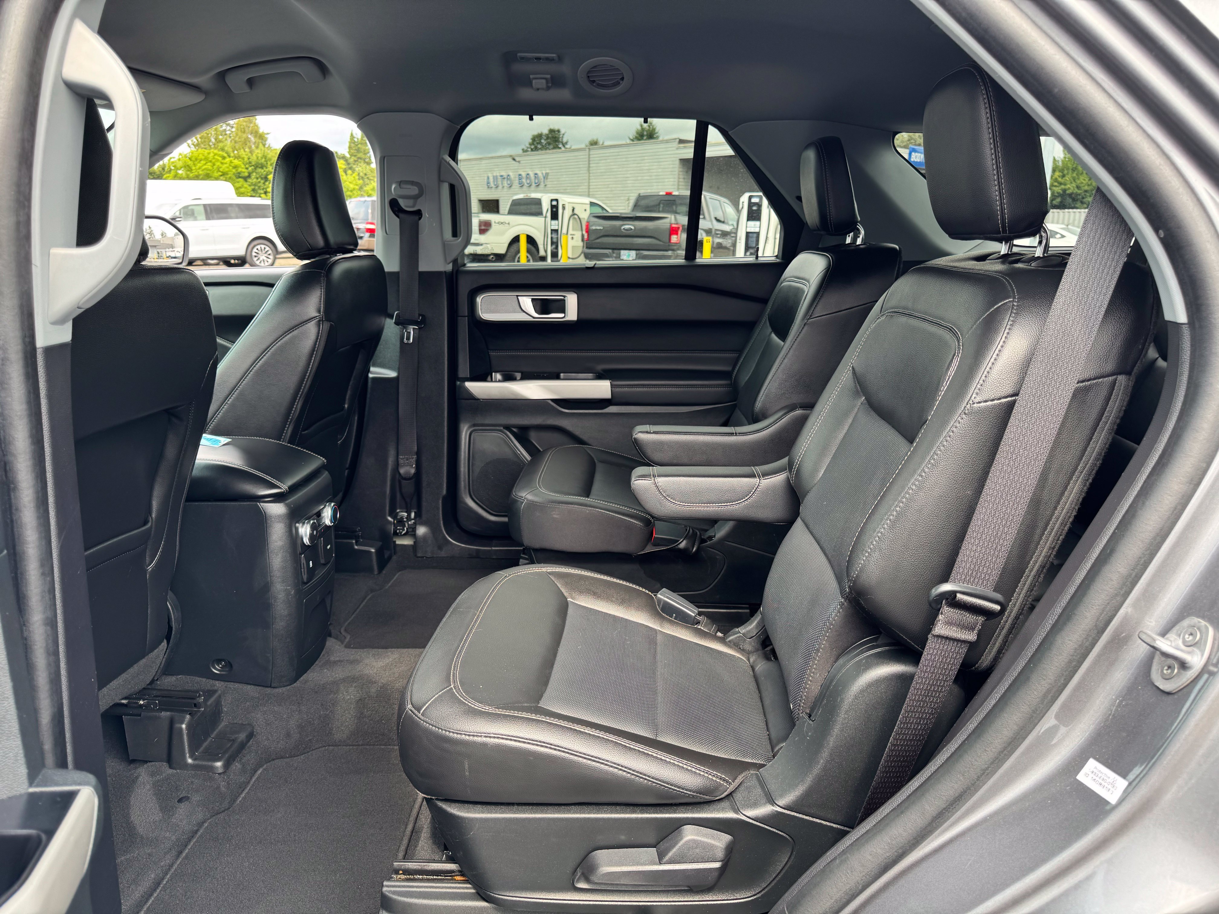 Used 2022 Ford Explorer Limited AWD/4WD image 25