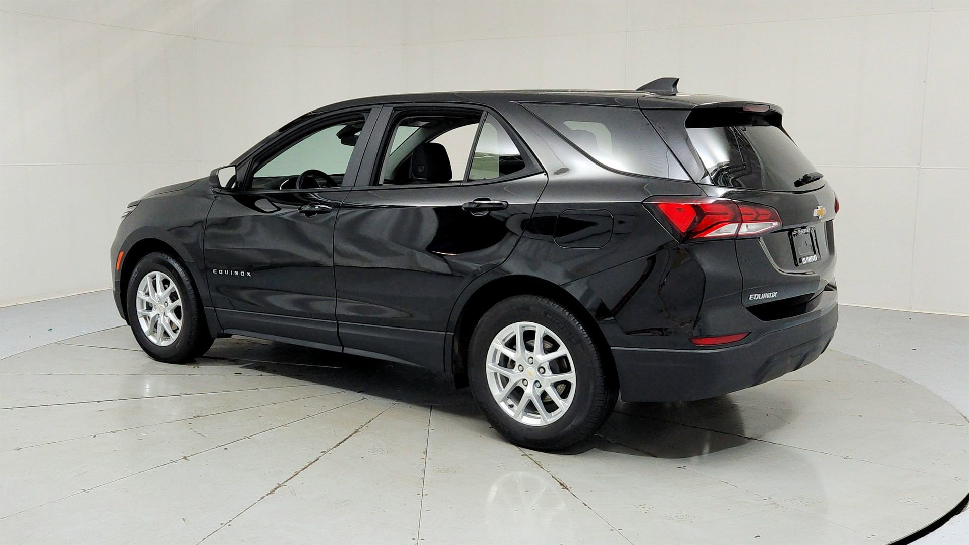 Certified 2024 Chevrolet Equinox LS w/ LS Convenience Package FWD image 3