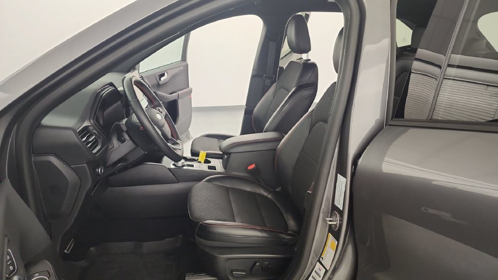 Used 2024 Ford Escape ST-Line w/ Tech Pack #1 AWD/4WD image 14