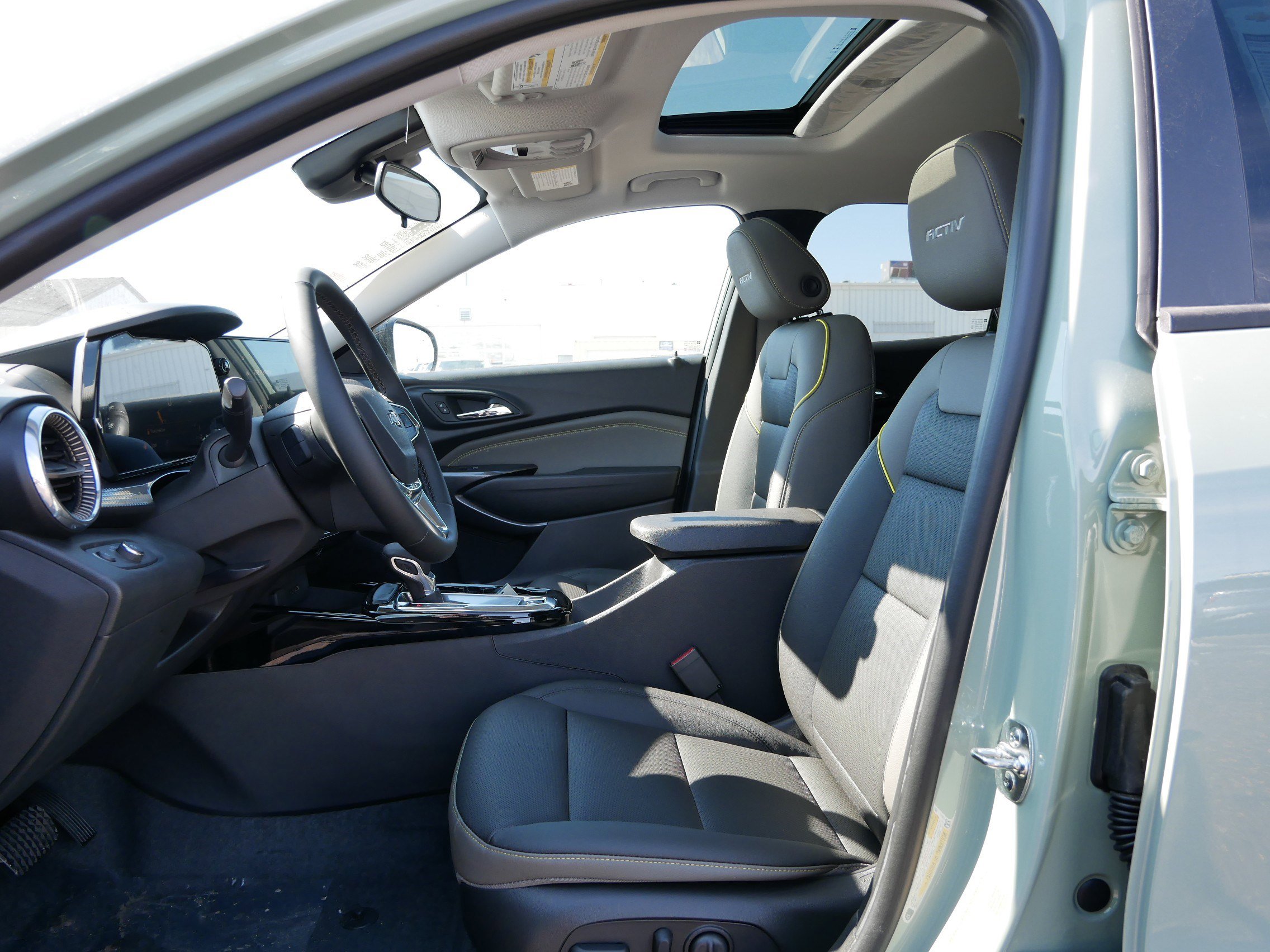 New 2026 Chevrolet Trax ACTIV w/ Sunroof Package FWD image 10