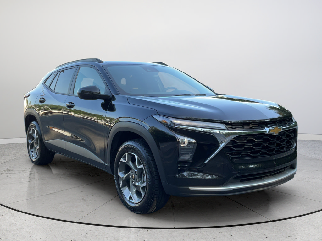 Certified 2025 Chevrolet Trax LT FWD image 1