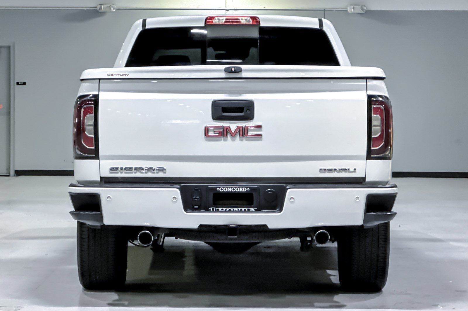 Used 2016 GMC Sierra 1500 Denali w/ Enhanced Driver Alert Package AWD/4WD image 10
