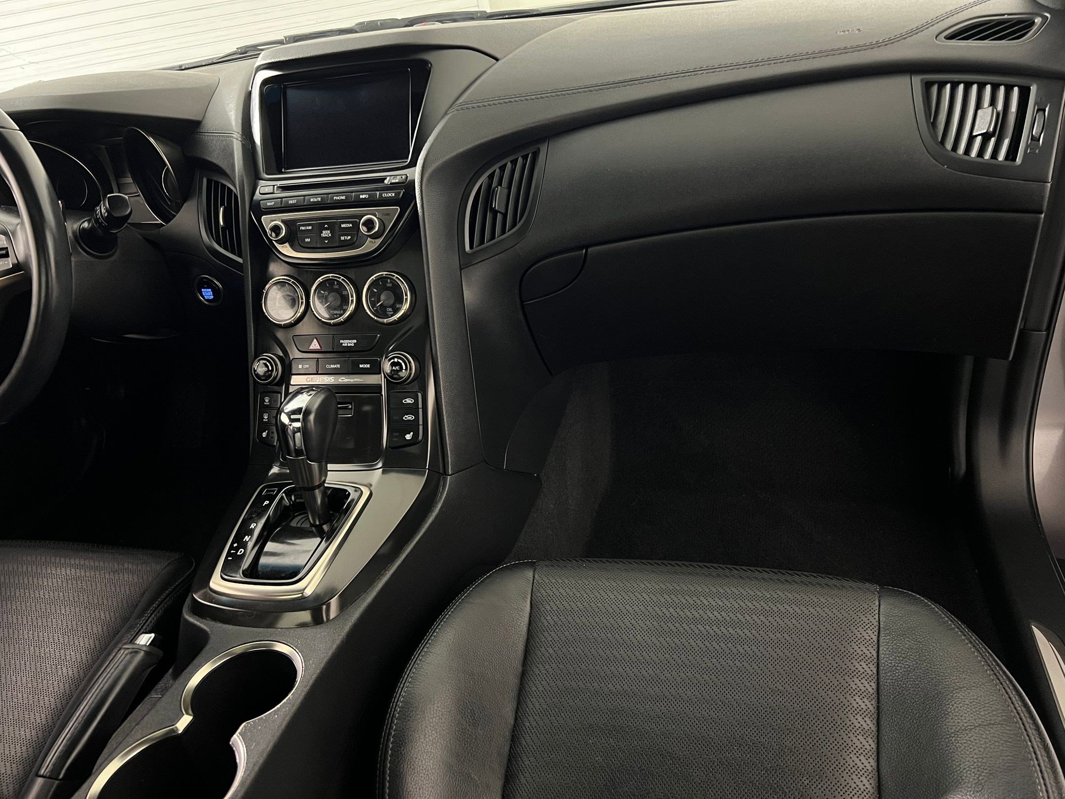 Used 2013 Hyundai Genesis 3.8 image 35