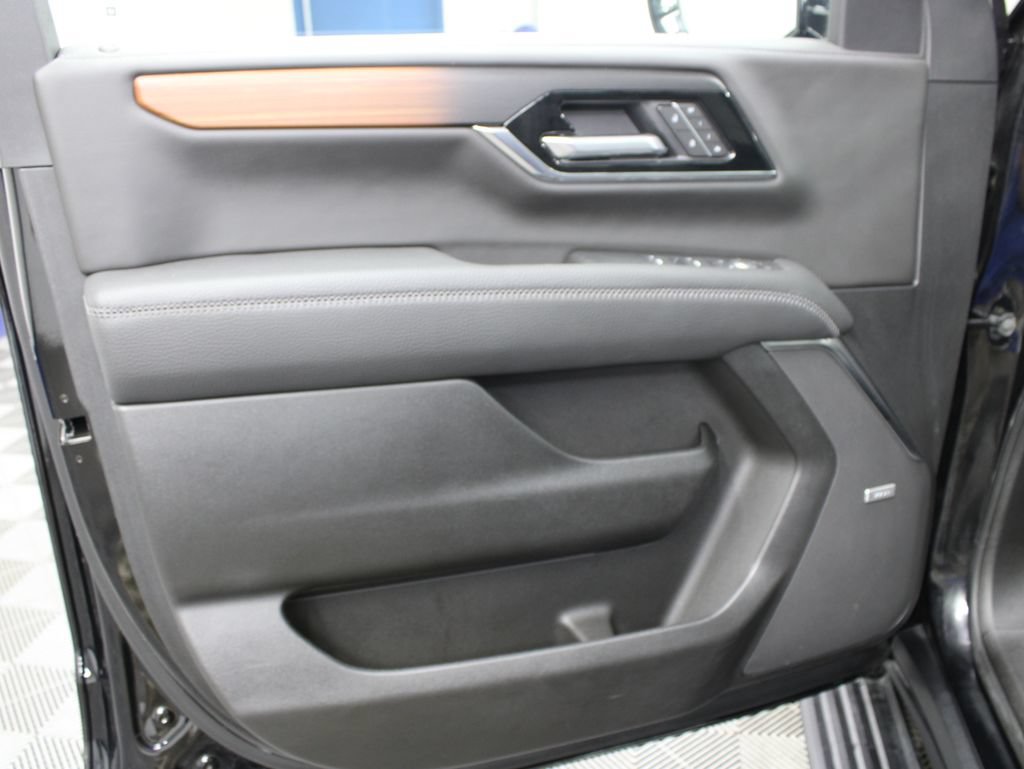 Used 2025 GMC Yukon Denali w/ Denali Reserve Package AWD/4WD image 74