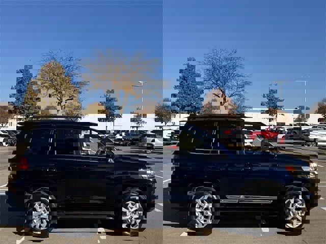 Used 2017 Toyota Land Cruiser image 7