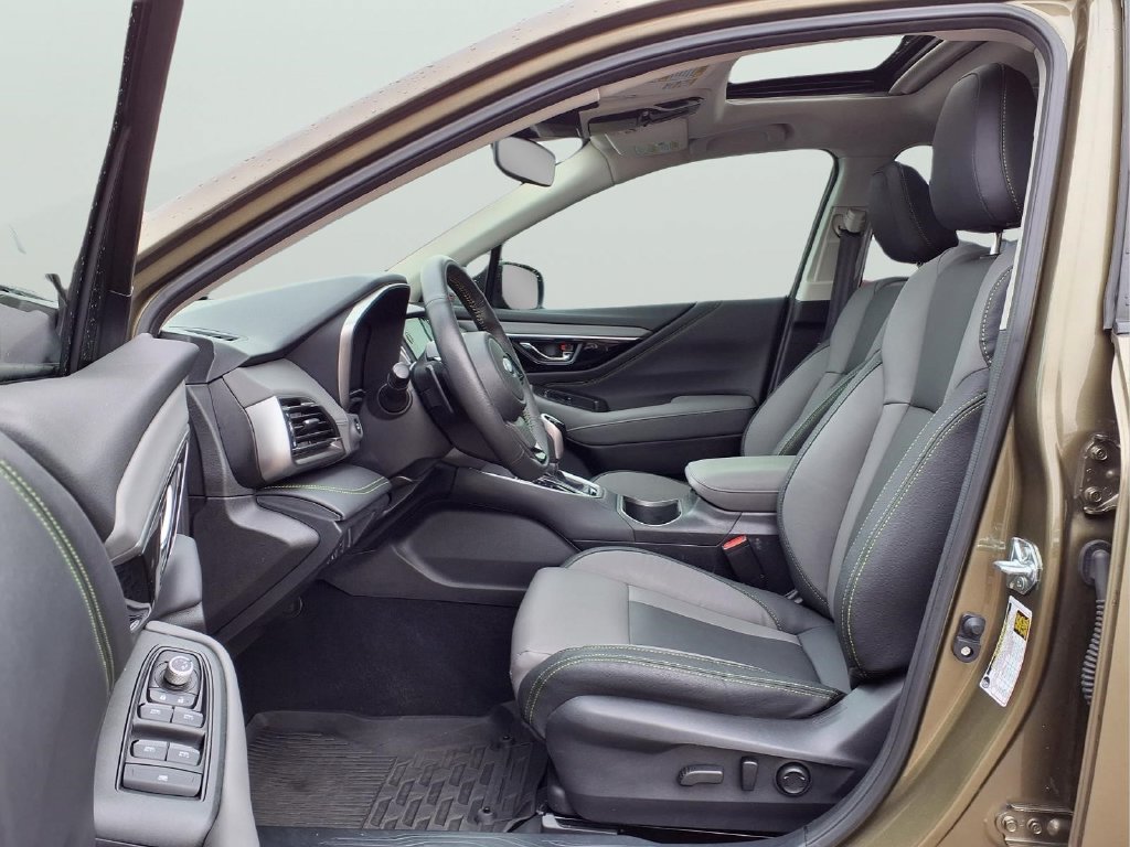 Used 2025 Subaru Outback Onyx Edition AWD/4WD image 17
