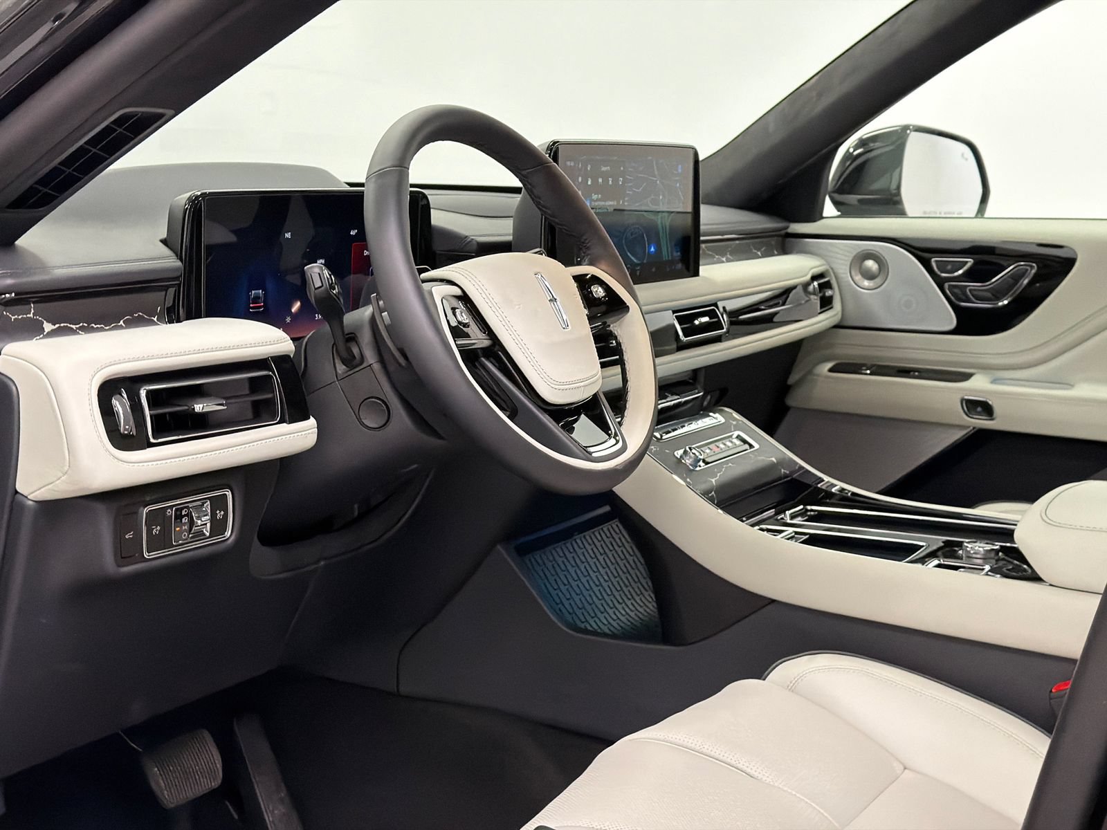 New 2026 Lincoln Aviator Black Label w/ Dynamic Handling Package AWD/4WD image 18