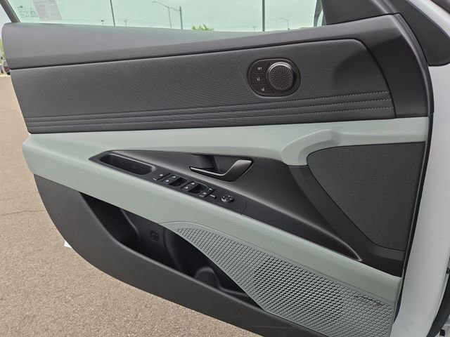 New 2025 Hyundai Elantra Limited image 22
