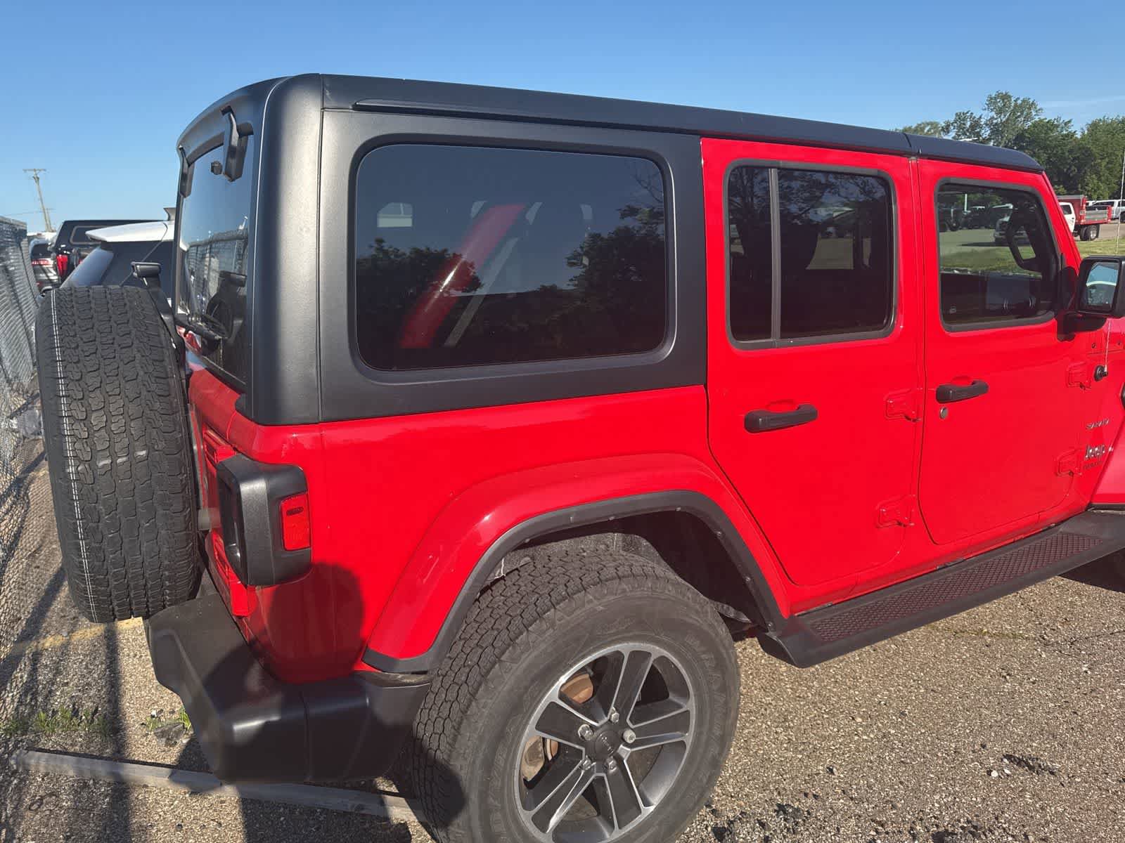 Used 2023 Jeep Wrangler Unlimited Sahara w/ Cold Weather Group AWD/4WD image 12