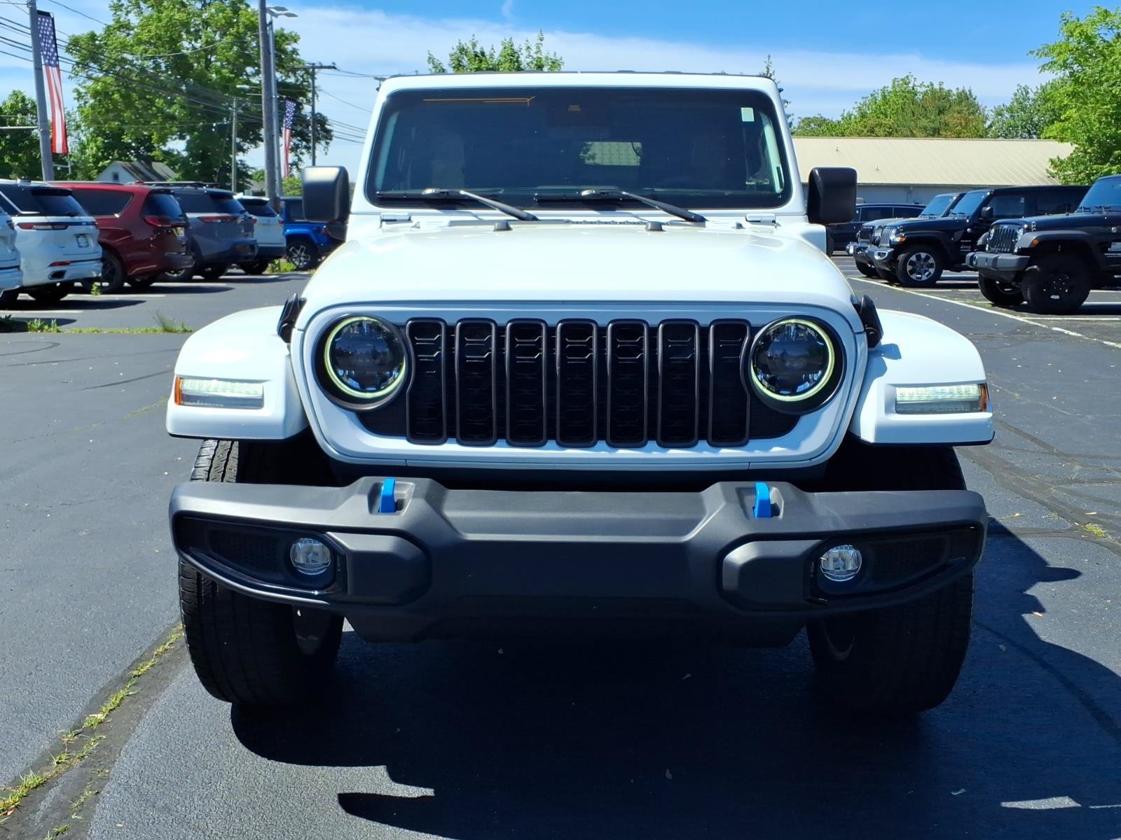 Certified 2024 Jeep Wrangler Unlimited w/ Technology Group AWD/4WD image 2