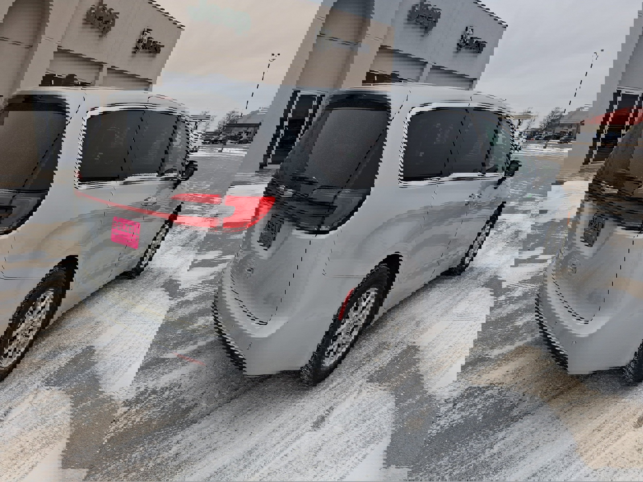 Used 2024 Chrysler Pacifica Touring-L image 6