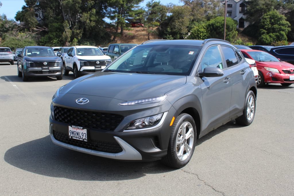 Used 2023 Hyundai Kona SEL w/ Cargo Package FWD image 3