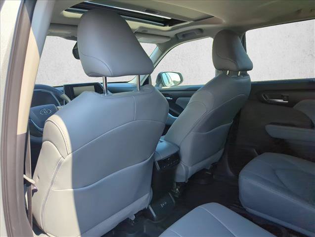 Certified 2025 Toyota Highlander XLE FWD image 22