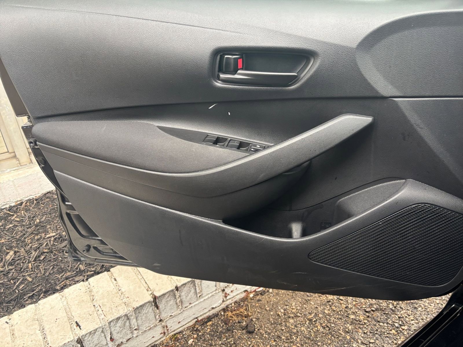 Used 2025 Toyota Corolla LE image 18