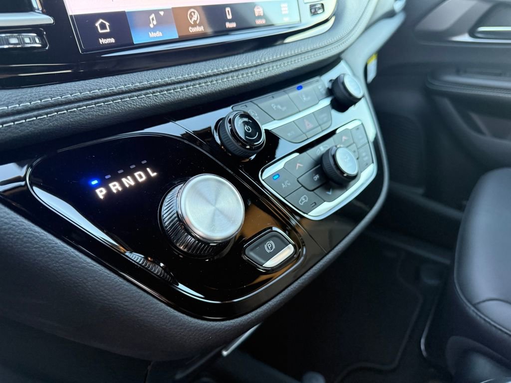 New 2026 Chrysler Pacifica Select image 24