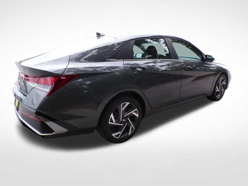 Certified 2025 Hyundai Elantra SEL FWD image 7