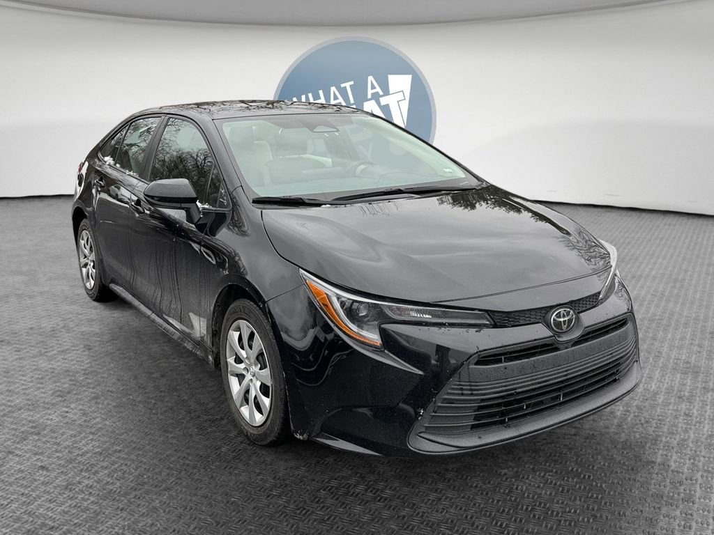 Used 2023 Toyota Corolla LE image 1