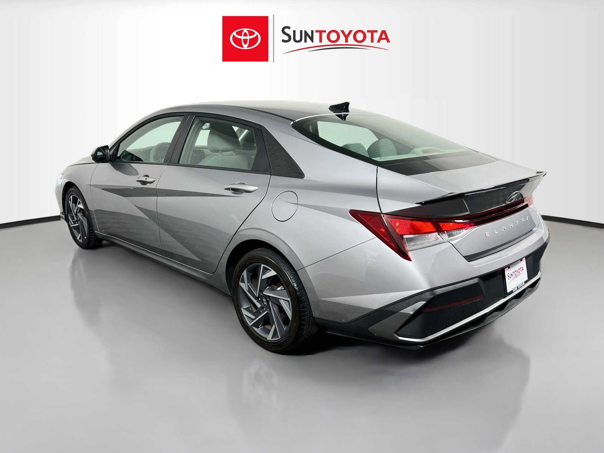 Used 2025 Hyundai Elantra Sport FWD image 6