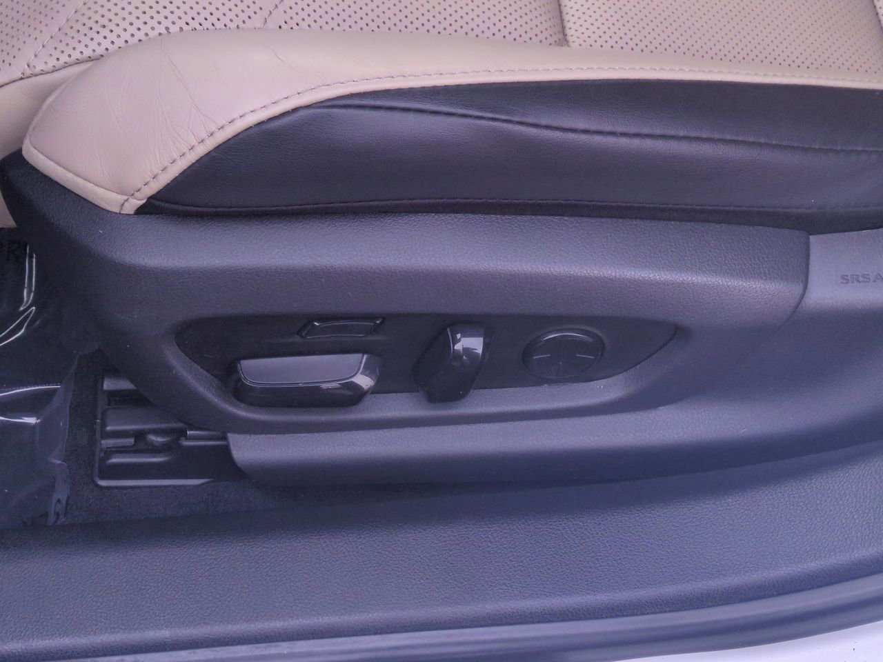 Used 2019 Lexus ES 300h w/ Luxury Package image 18