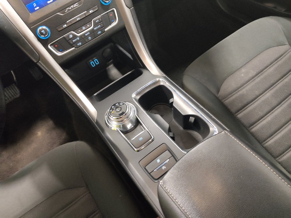 Used 2020 Ford Fusion SE image 26