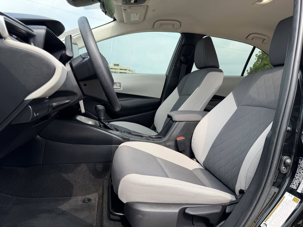 Used 2025 Toyota Corolla LE FWD image 26