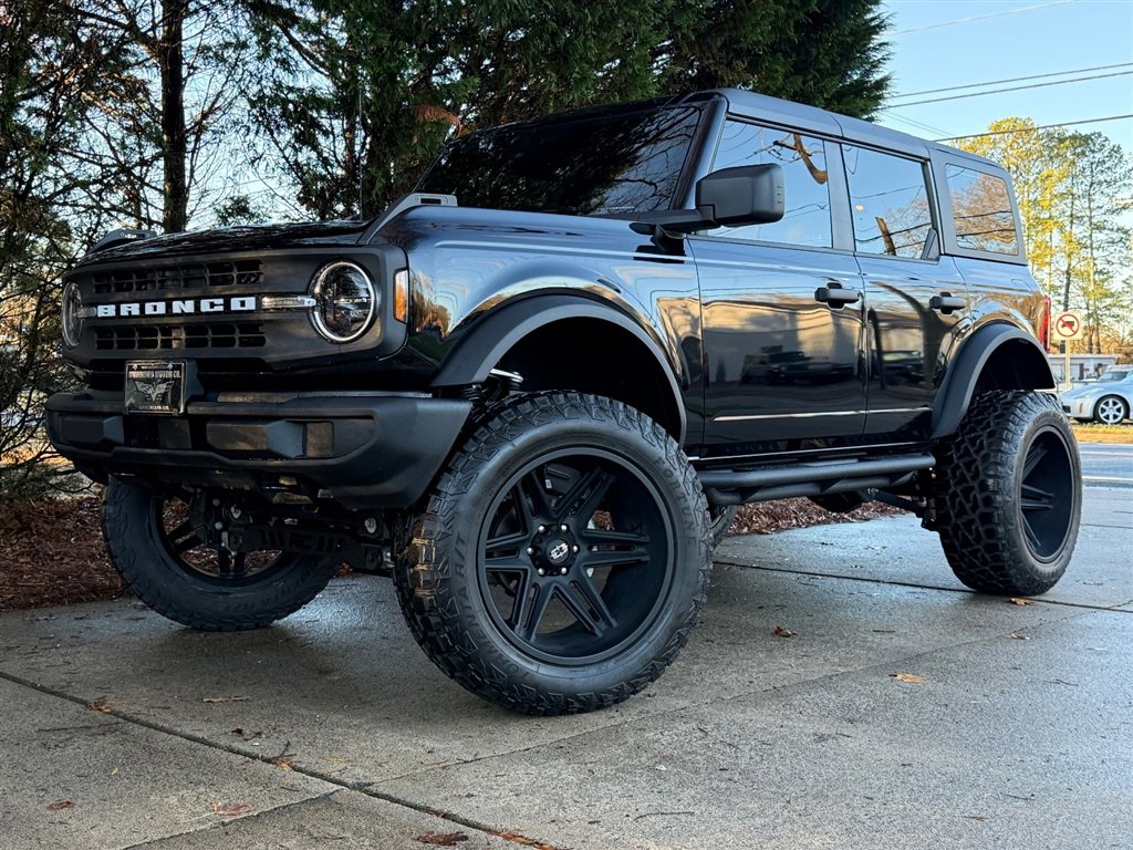 Used 2025 Ford Bronco 4-Door image 2