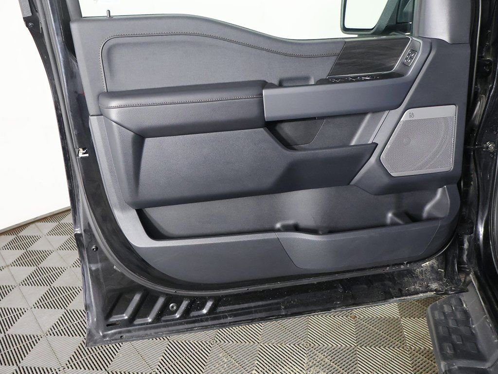 Used 2025 Ford F150 Lightning Lariat image 26