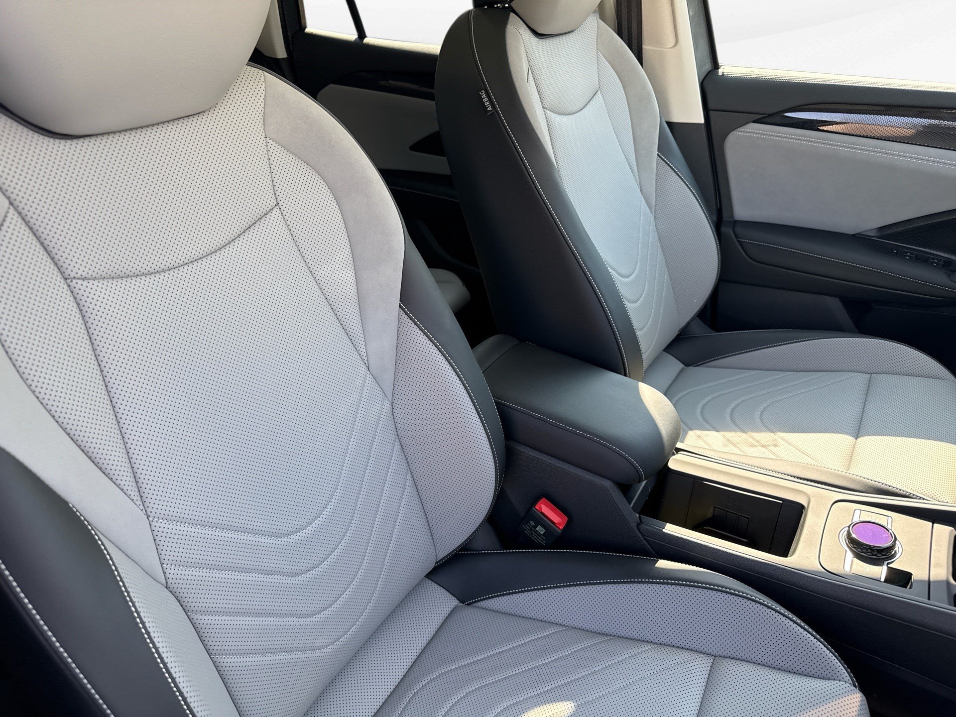 New 2026 Volkswagen Tiguan SE FWD image 25