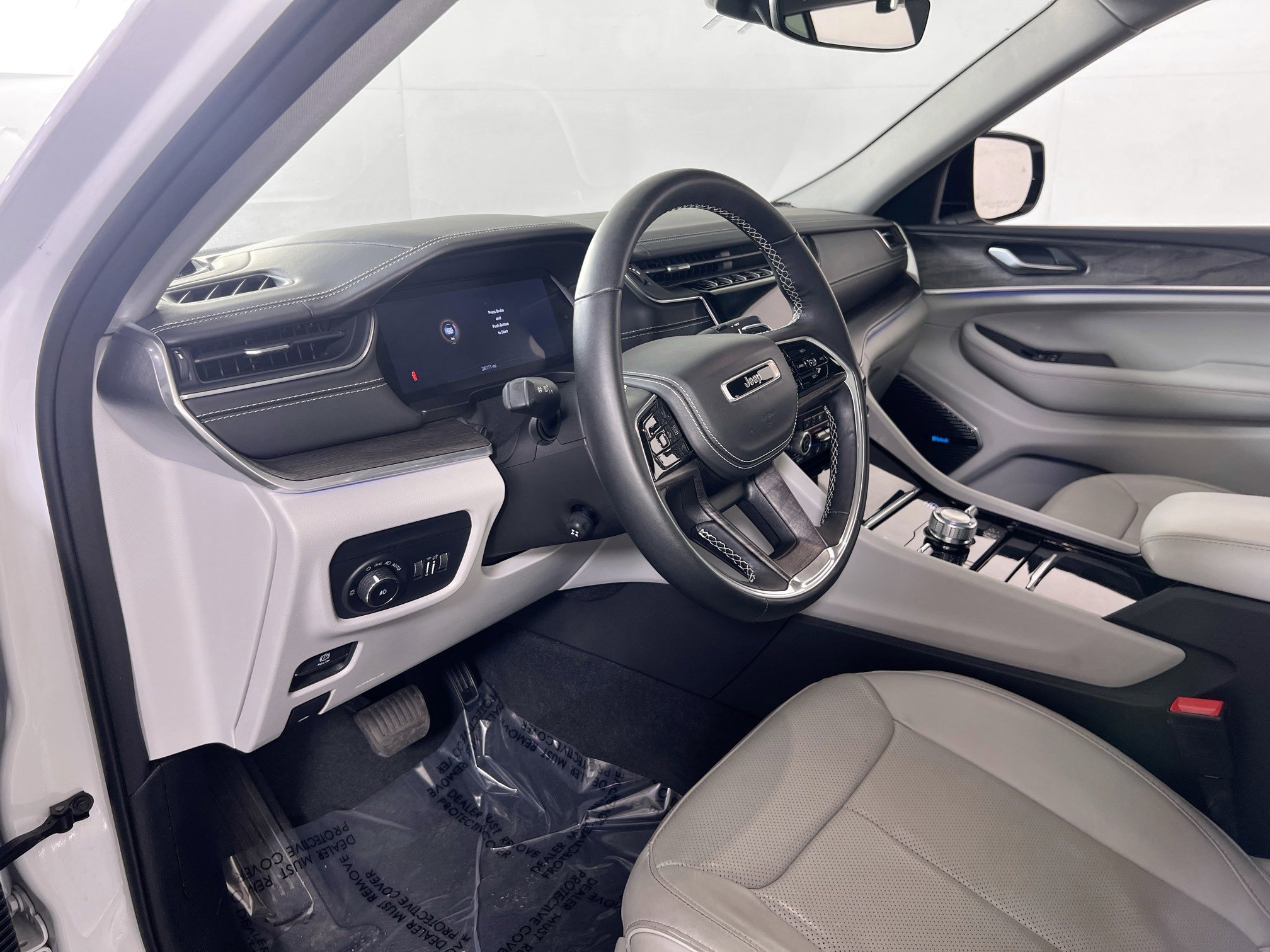 Used 2022 Jeep Grand Cherokee Overland image 9