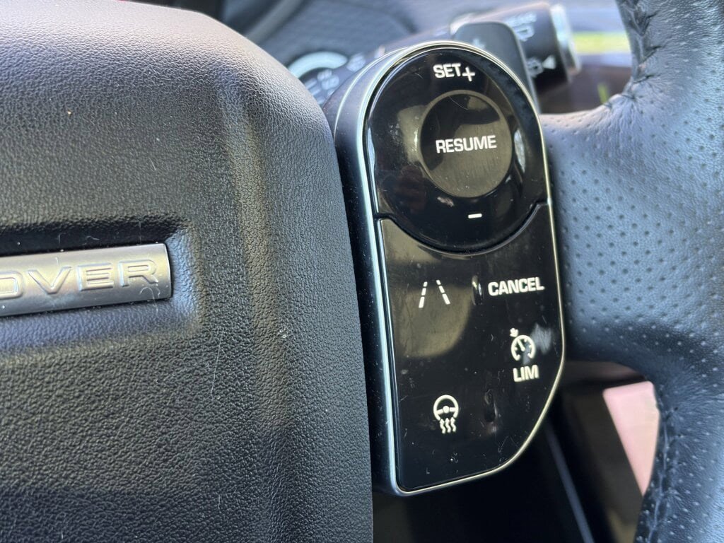 Used 2018 Land Rover Range Rover Velar S image 19