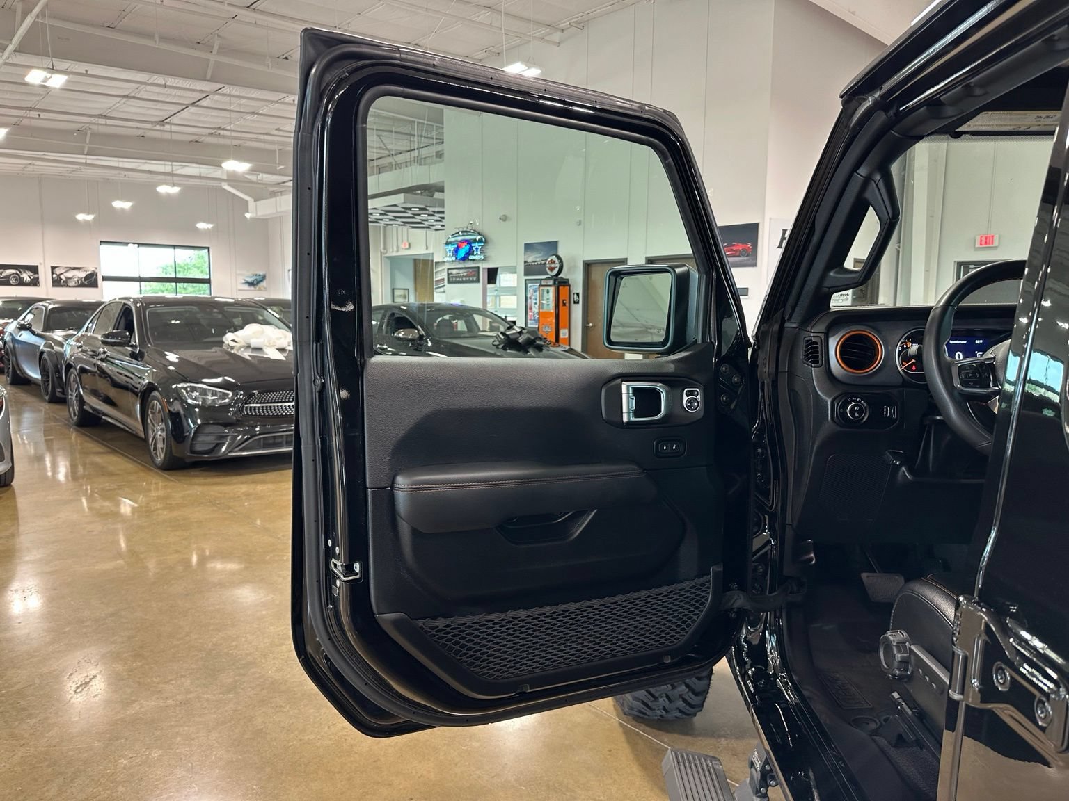 Used 2023 Jeep Gladiator Mojave w/ LED Lighting Group AWD/4WD image 11