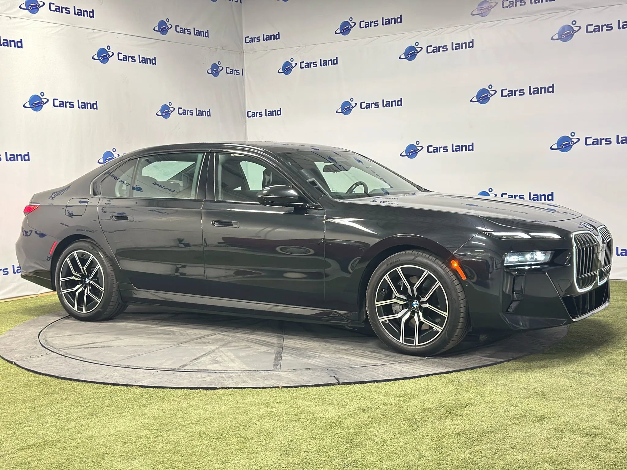 Used 2024 BMW i7 xDrive60 AWD/4WD image 2