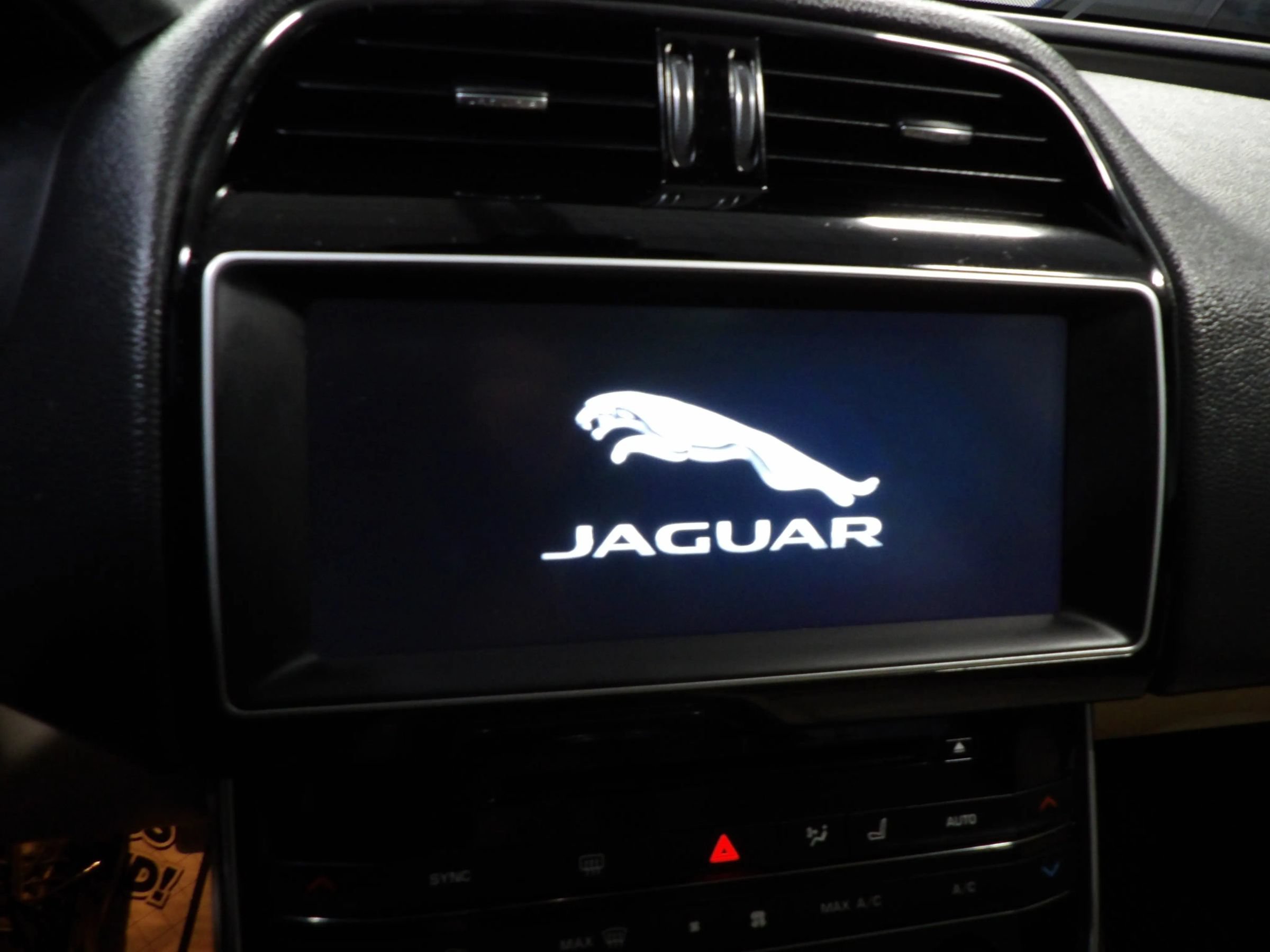 Used 2017 Jaguar XE Prestige AWD/4WD image 20